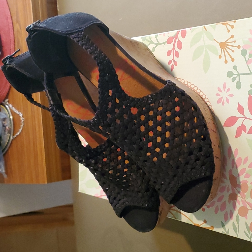 Jellypop Black woven wedge Castle size 9
